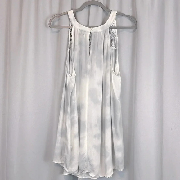 Torrid Ivory Wash Crinkle Gauze Halter Tank Top Size 2 NWT - Picture 3 of 8